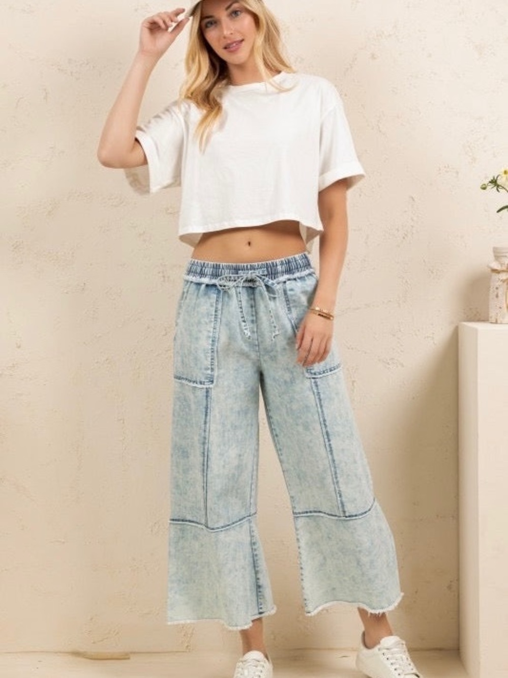 Sage & Fig size Small Women’s Blue Mineral Wash Flare Wide Leg Crop Pants - Picture 2 of 10